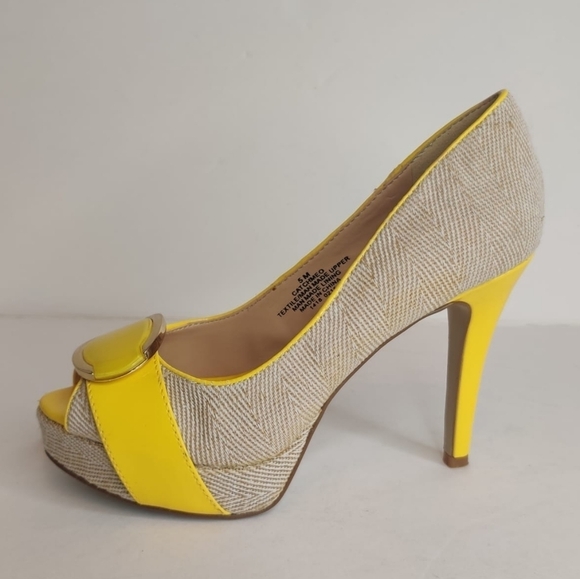 NINE WEST Catchmeo Peep Toe Platform Heel Vegan Textile Wheat Yellow Buckle Sz 5 - Picture 7 of 13